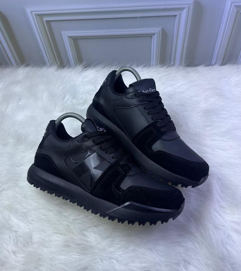 Calvin Klein Gamuza Negro