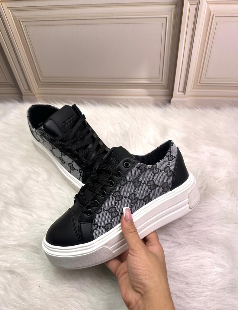 Gucci Plataforma Gris Punta Negra