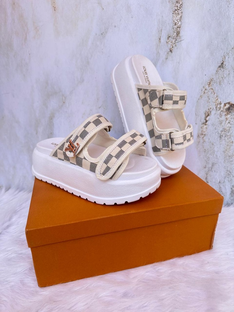 Sandalia Louis Vuitton Plataforma Beige Logo SB