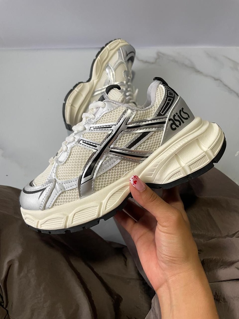 Adidas Ascis Beige Plataforma AD446