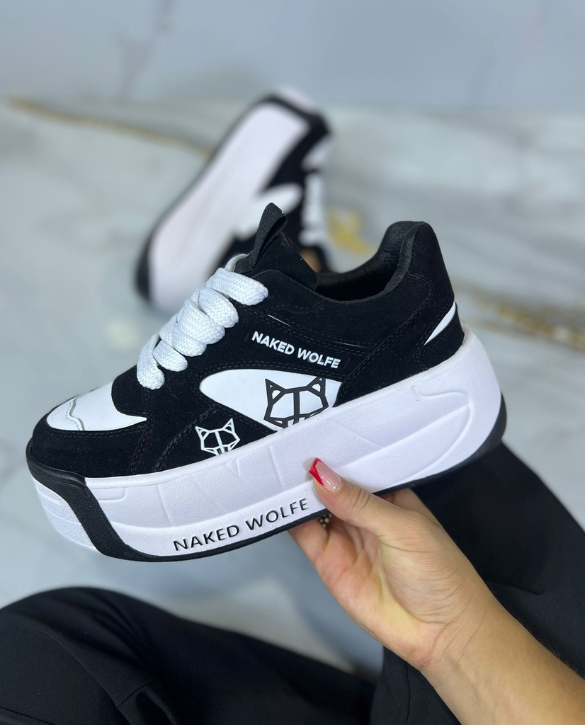 Naked Wolfe Plataforma Logo