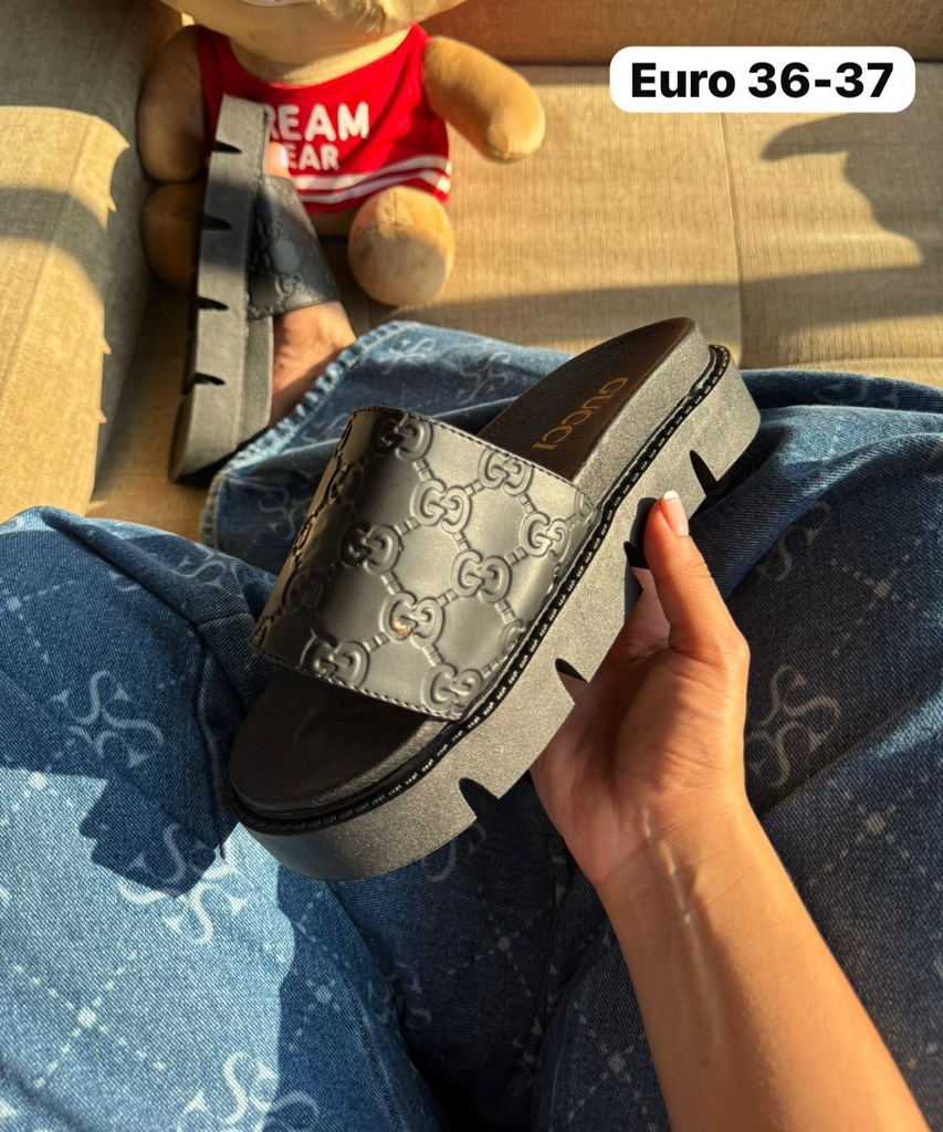 Gucci Sandalia Negro CH1