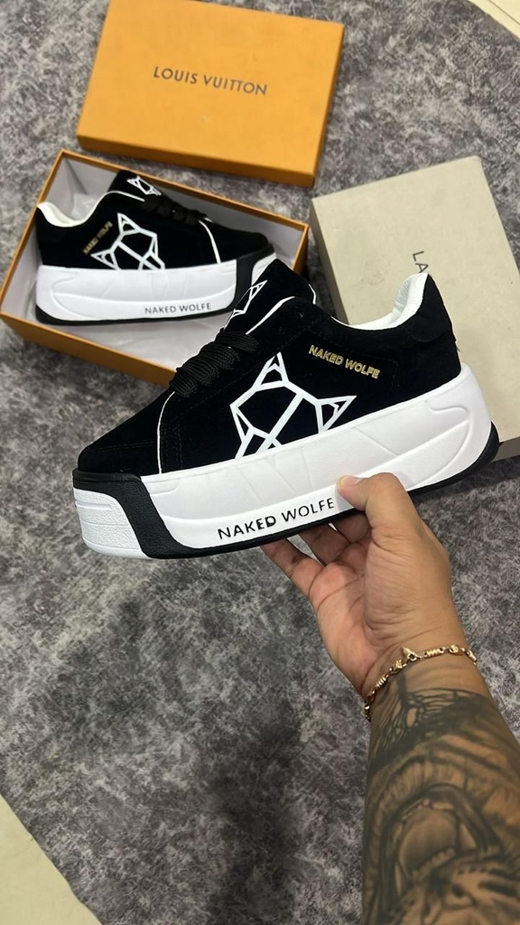 Naked Wolfe Plataforma Negro logo