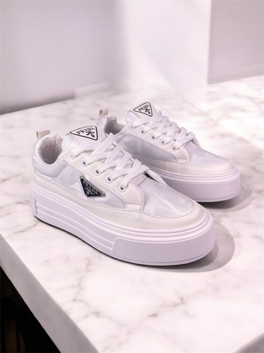 Prada Blanca Logo PD22
