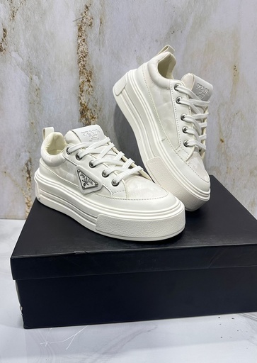 Prada Blanca Logo PD22