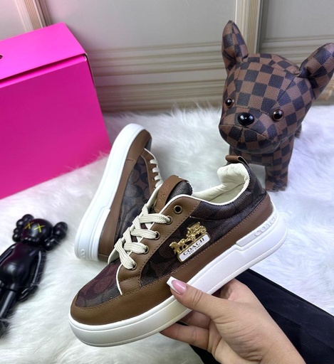 Coach Cafe Cuero Logo