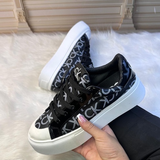 Calvin Klein Plataforma Letras