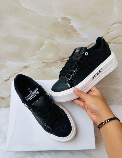 Guess Plataforma Letras Charol