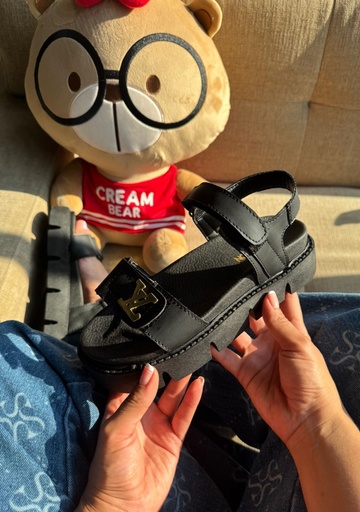 Louis Vuitton Sandalia Negro Dorado CH1